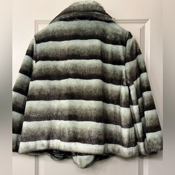 Calvin Klein ladies Faux Fur Stripe Jacket, Grey ombré size L Never worn v - Picture 4 of 9